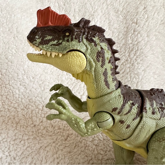 Jurassic World: Dominion Massive Action Yangchuanosaurus Figure Dinosaur Toy - Picture 3 of 7